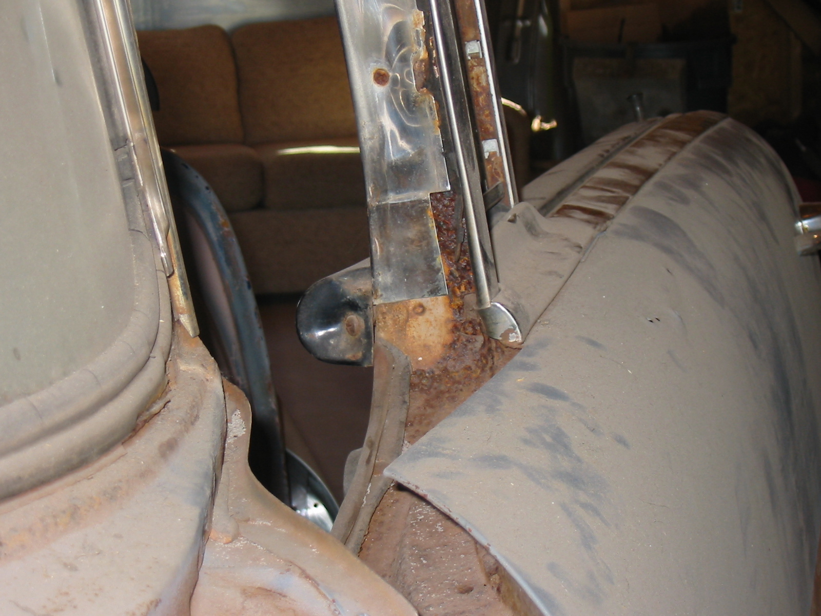 Door rust upper front 1