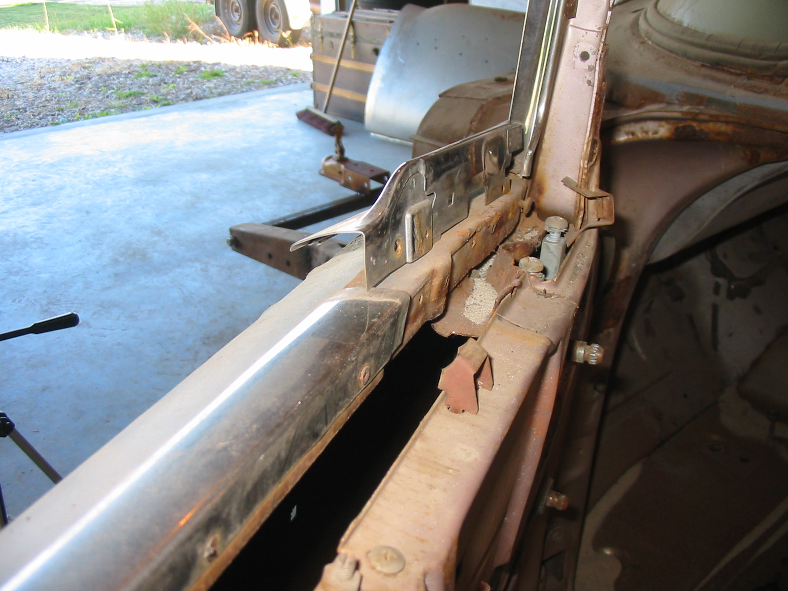 Molding beneath wing window