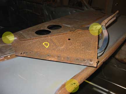 Trunk hinge detail