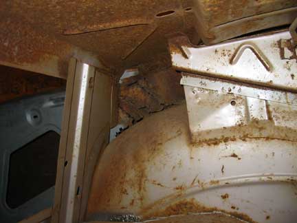 Passenger trunk rust 3