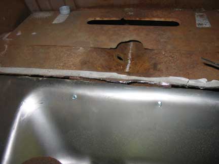 Trunk seam gap
