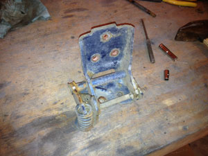Lower hinge