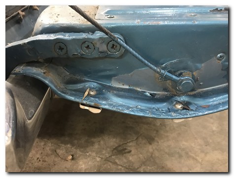 Tailgate coming off