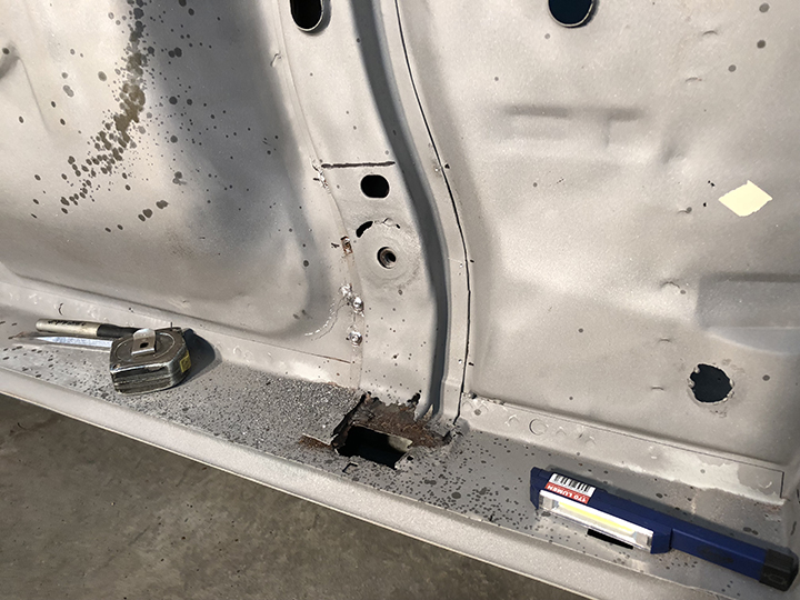 Floor brace end rust