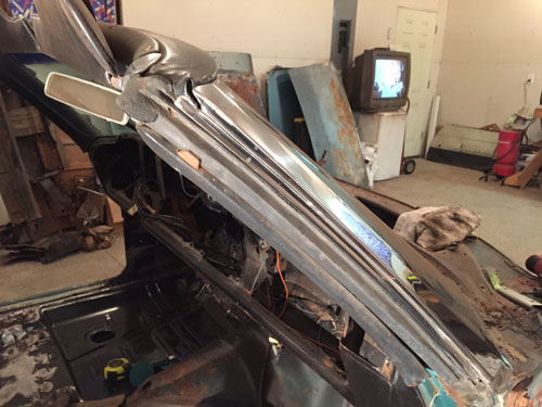 Windshield trim removal