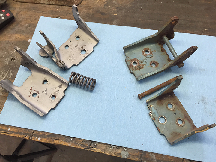 Hinges sandblasted