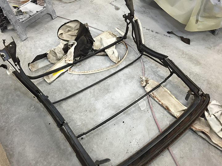 Convertible top mechanism