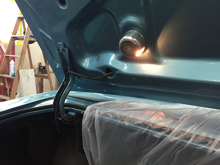 Trunk weatherstrip